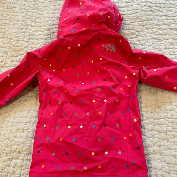 Northface Girls Pink Polka Dot Rain Jacket, XXS. - Picture 12 of 14